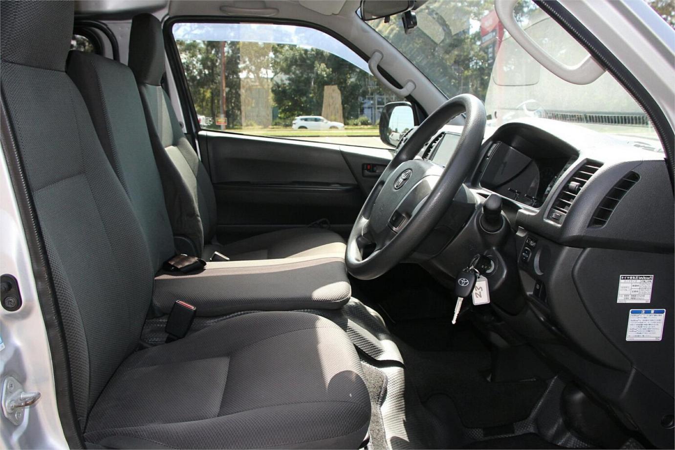 2020 Toyota Hiace Dx (camper Kit)-24