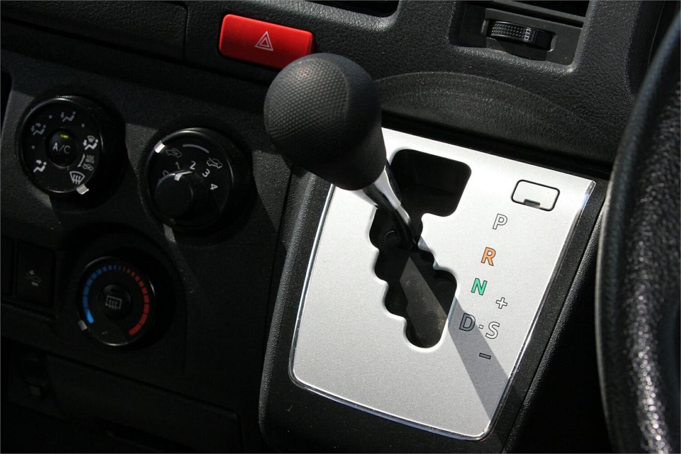 2018 Toyota Hiace Dx (camper Kit)-6