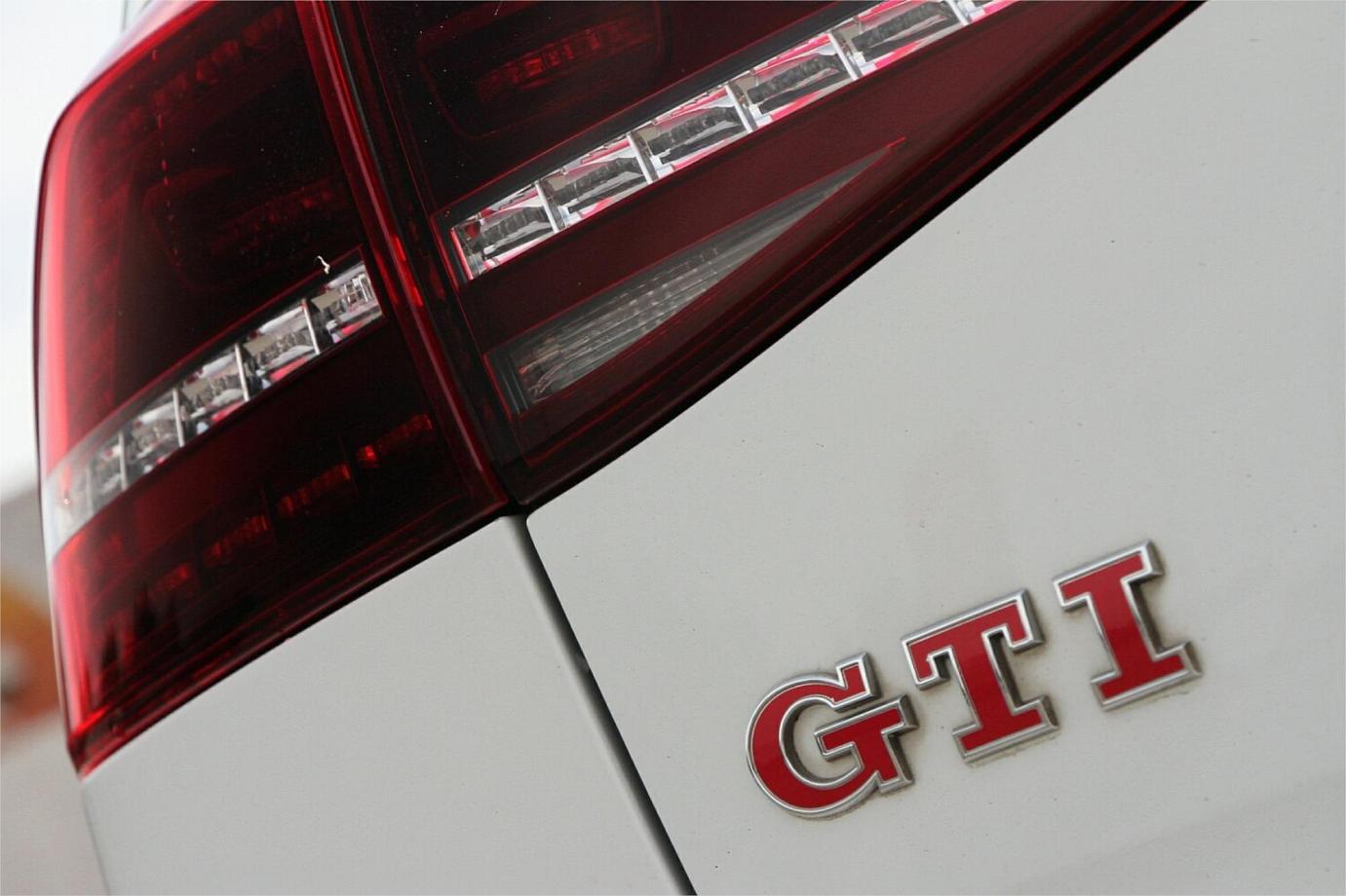 2016 Volkswagen Golf Gti 40 Years-17