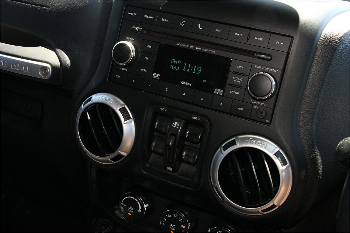 2013 Jeep Wrangler Unlimited Rubicon-5 2013 Jeep Wrangler Unlimited Rubicon-5