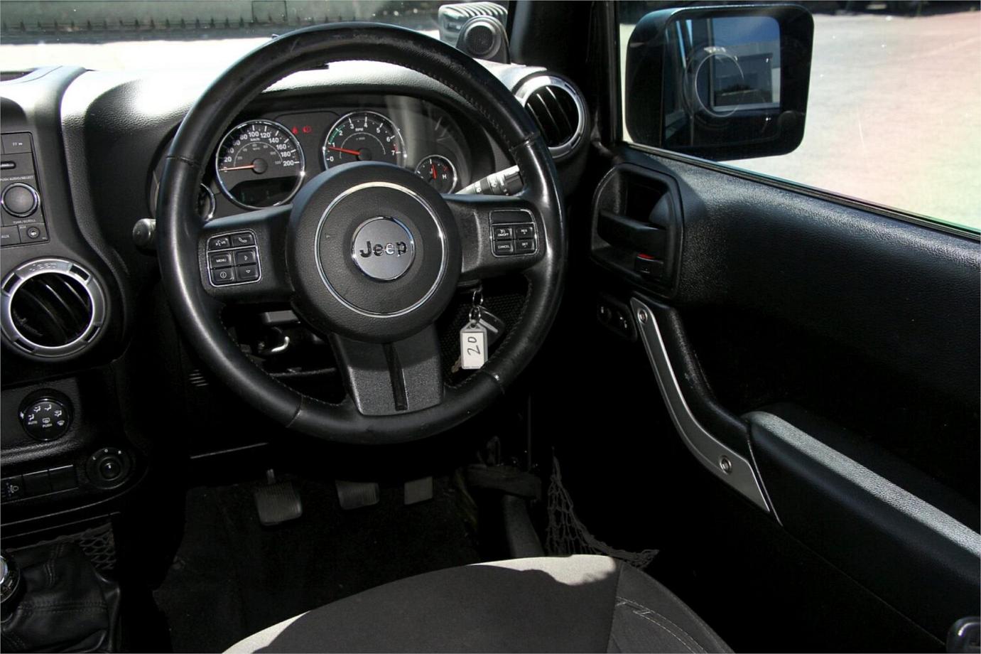 2013 Jeep Wrangler Unlimited Rubicon-23 2013 Jeep Wrangler Unlimited Rubicon-23