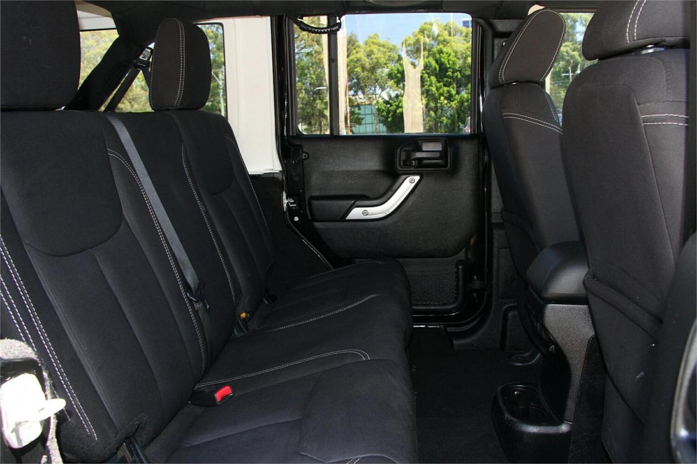 2013 Jeep Wrangler Unlimited Rubicon-24 2013 Jeep Wrangler Unlimited Rubicon-24