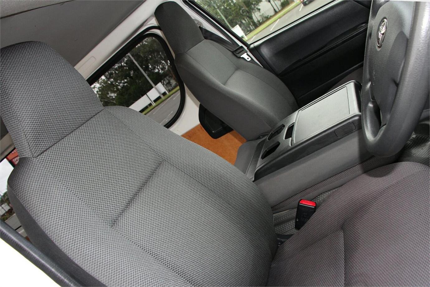 2016 Toyota Hiace Dx (camper Kit)-3