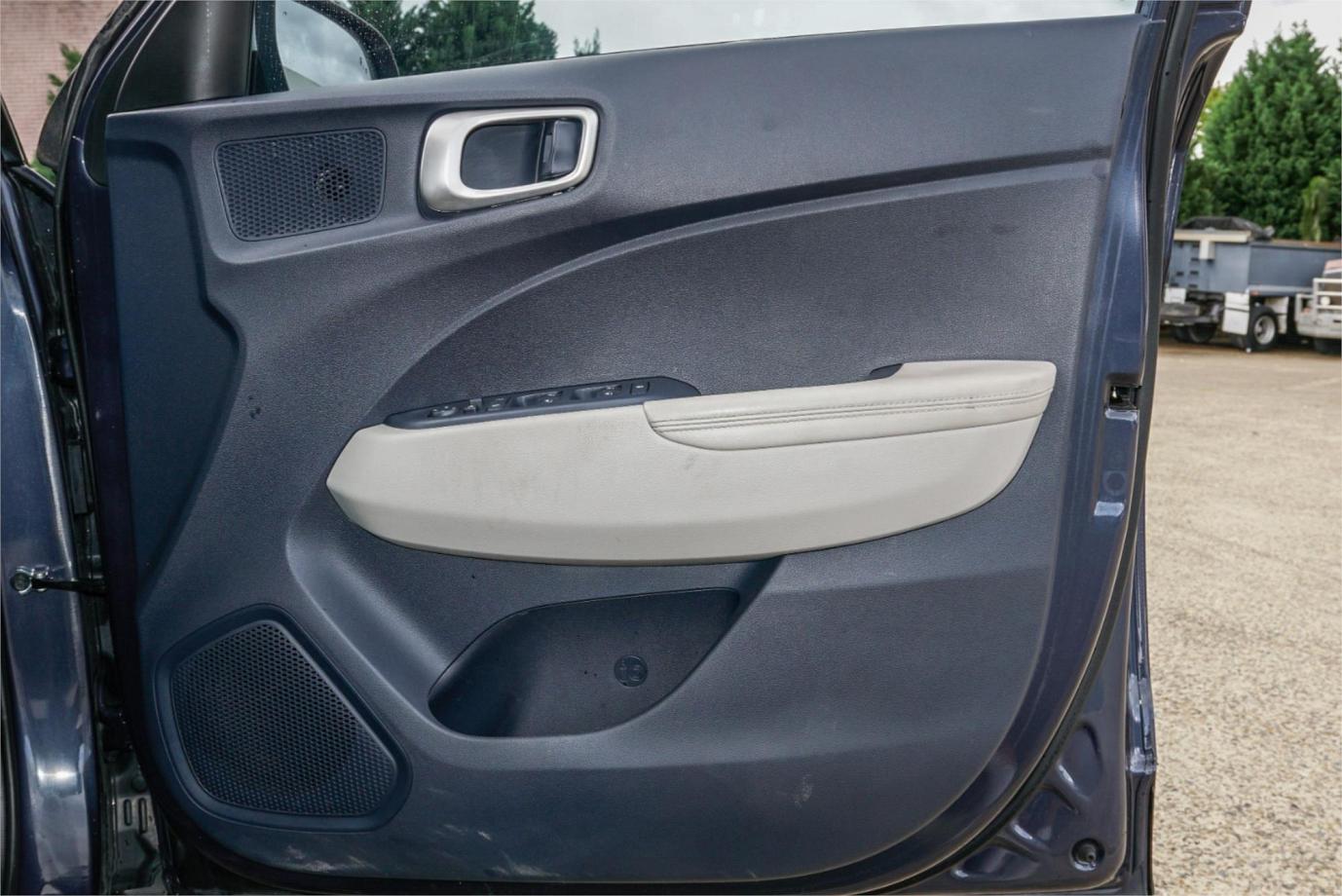 2021 Hyundai Venue Elite-23