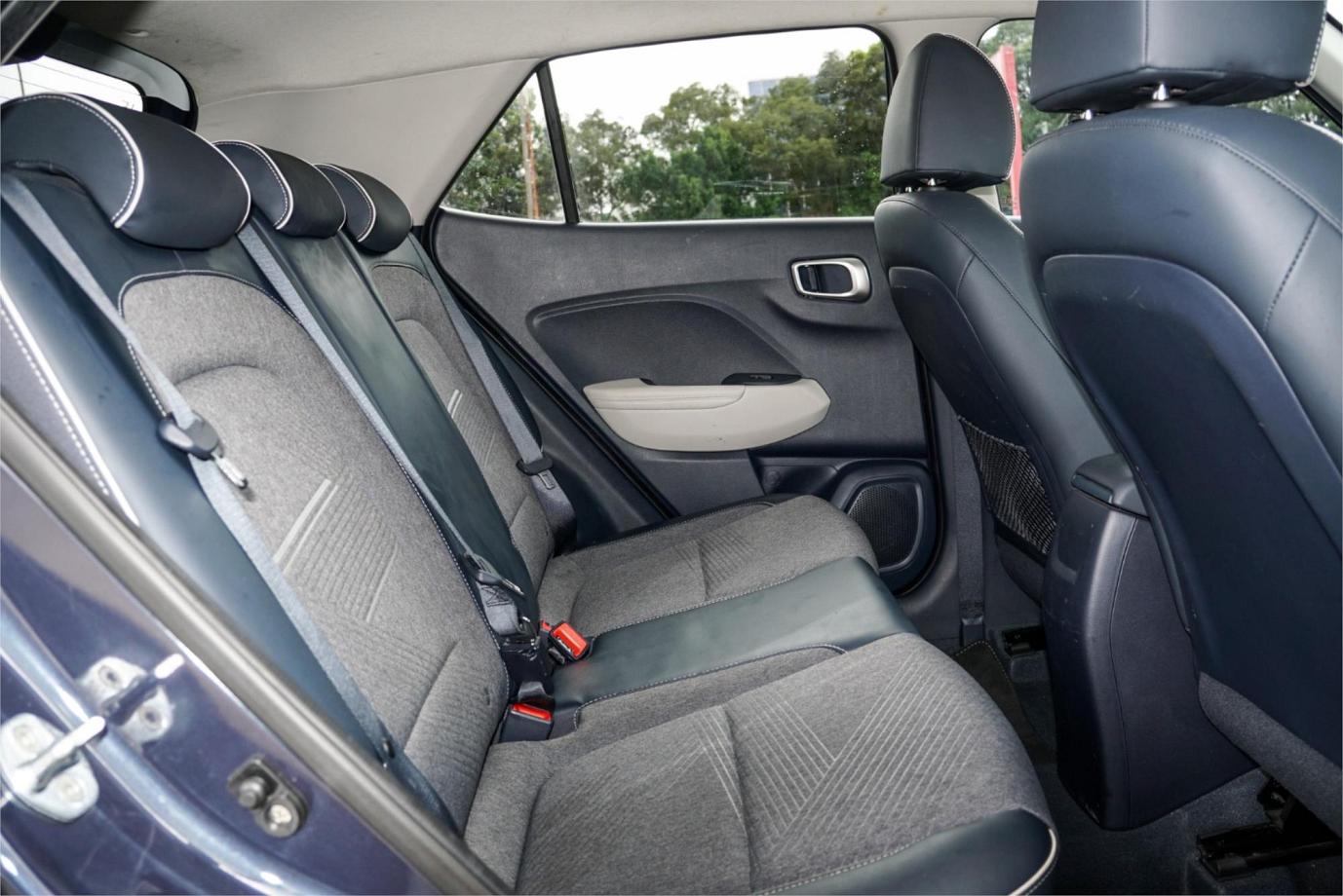 2021 Hyundai Venue Elite-25