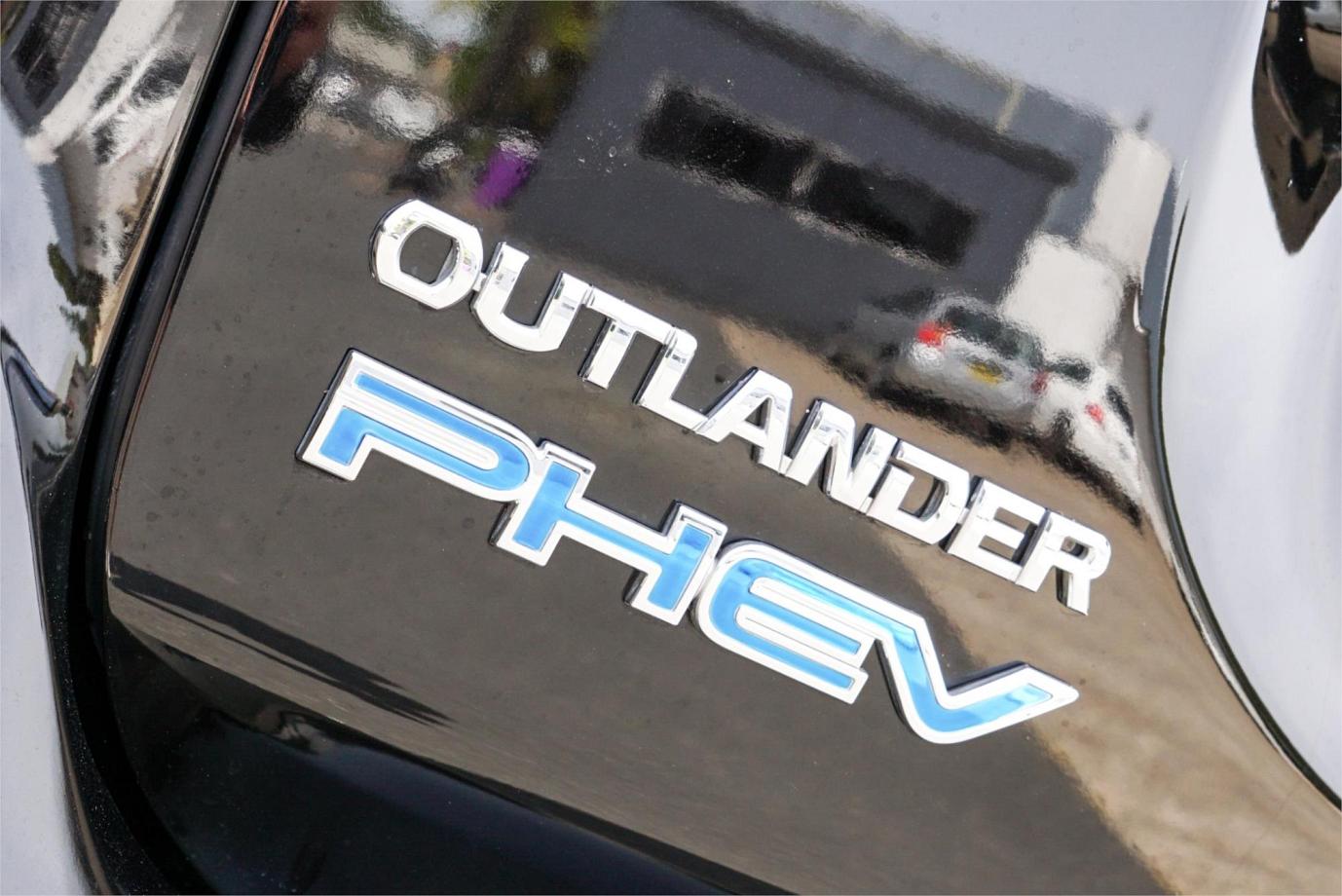 2018 Mitsubishi Outlander Phev Exceed-18