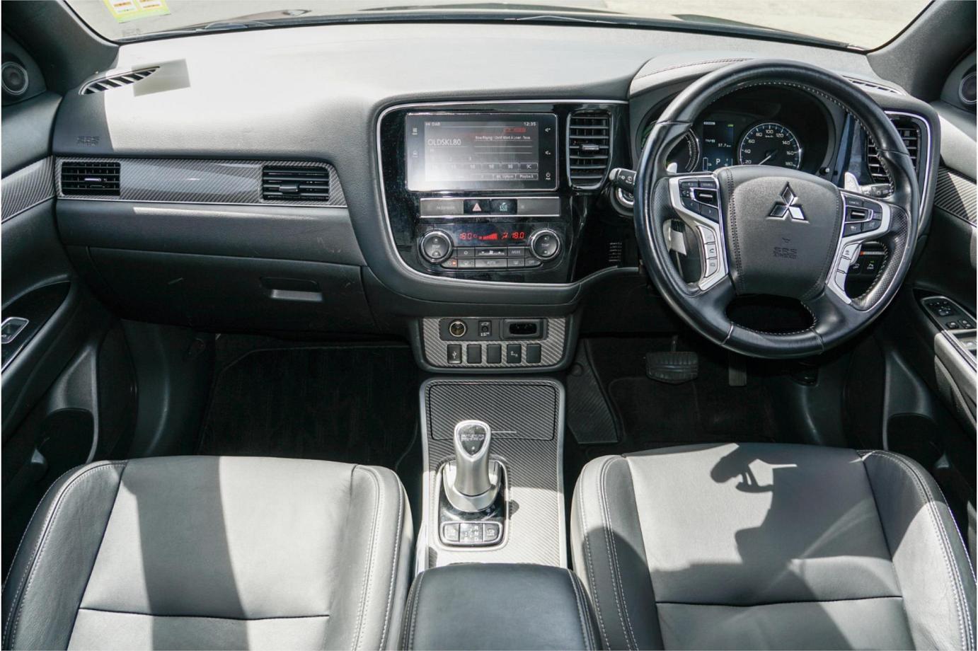 2018 Mitsubishi Outlander Phev Exceed-23