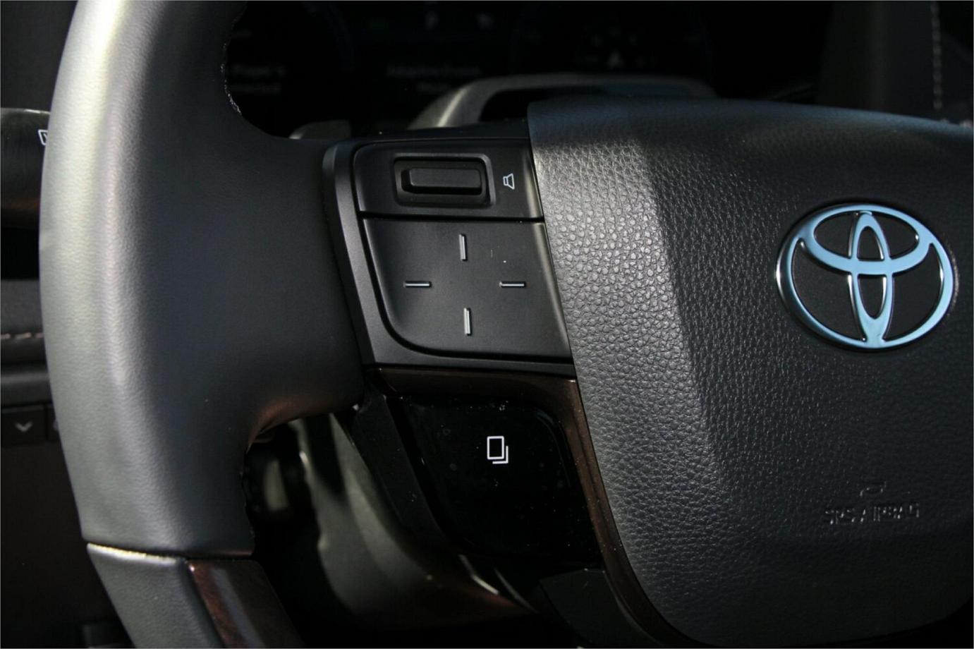 2023 Toyota Alphard Z (hybrid)-13