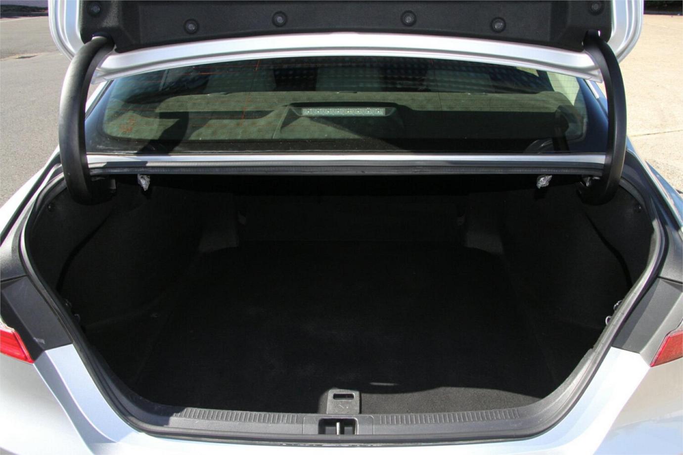 2019 Toyota Camry Ascent-16