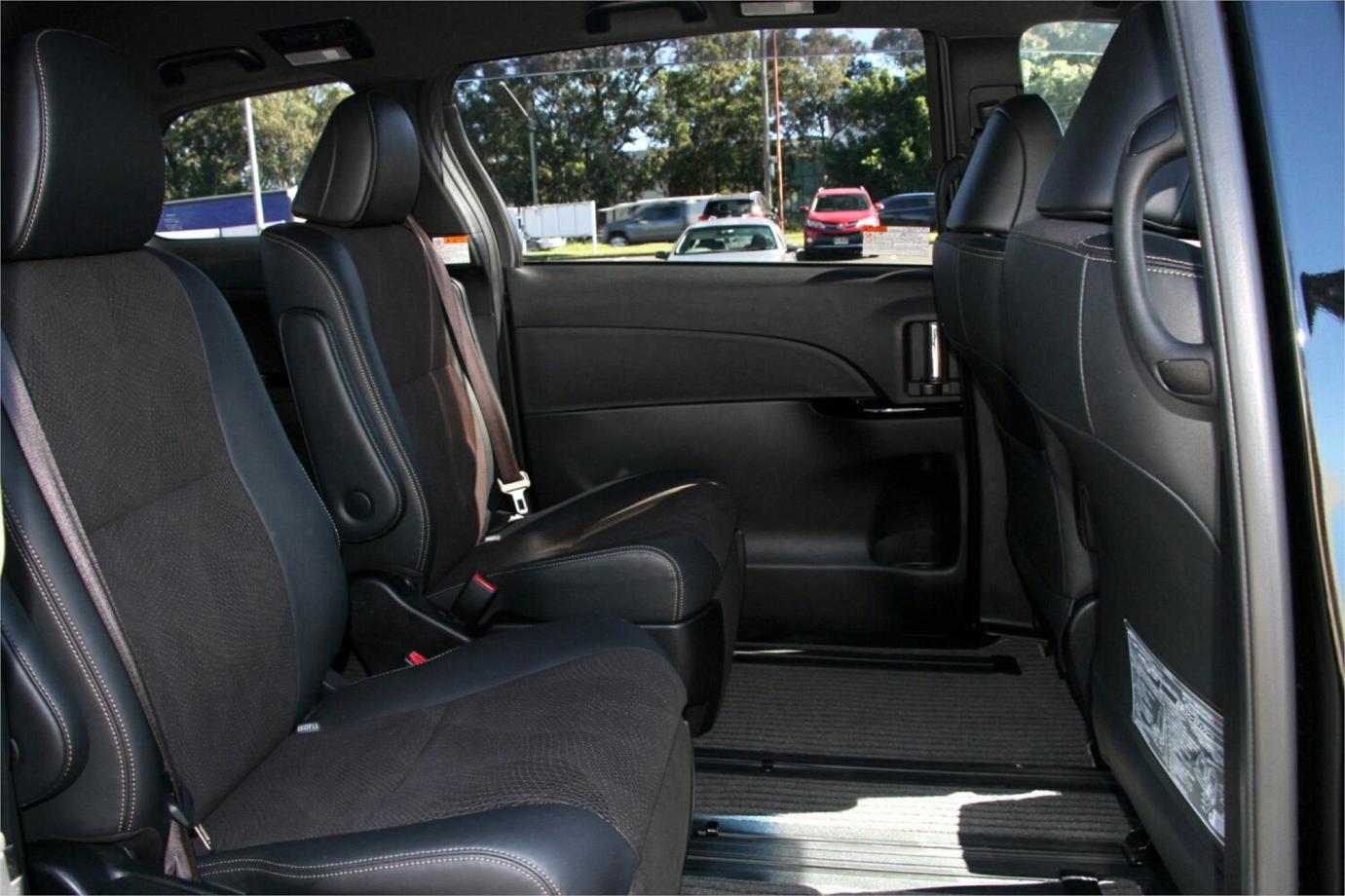 2017 Toyota Estima Aeras (premium)-2