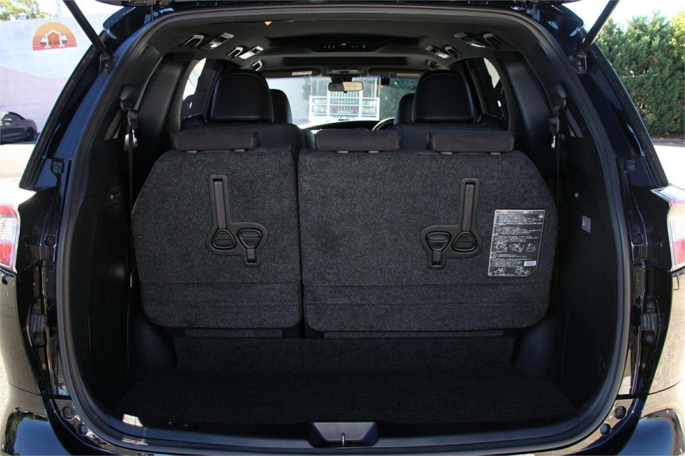 2017 Toyota Estima Aeras (premium)-16