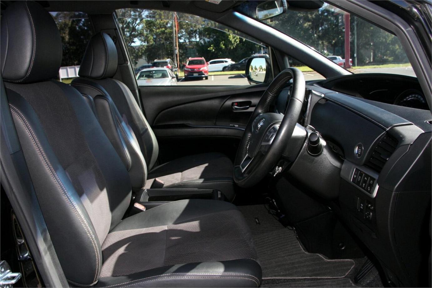 2017 Toyota Estima Aeras (premium)-25