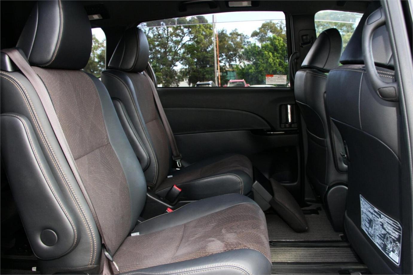 2016 Toyota Estima Aeras Premium-25