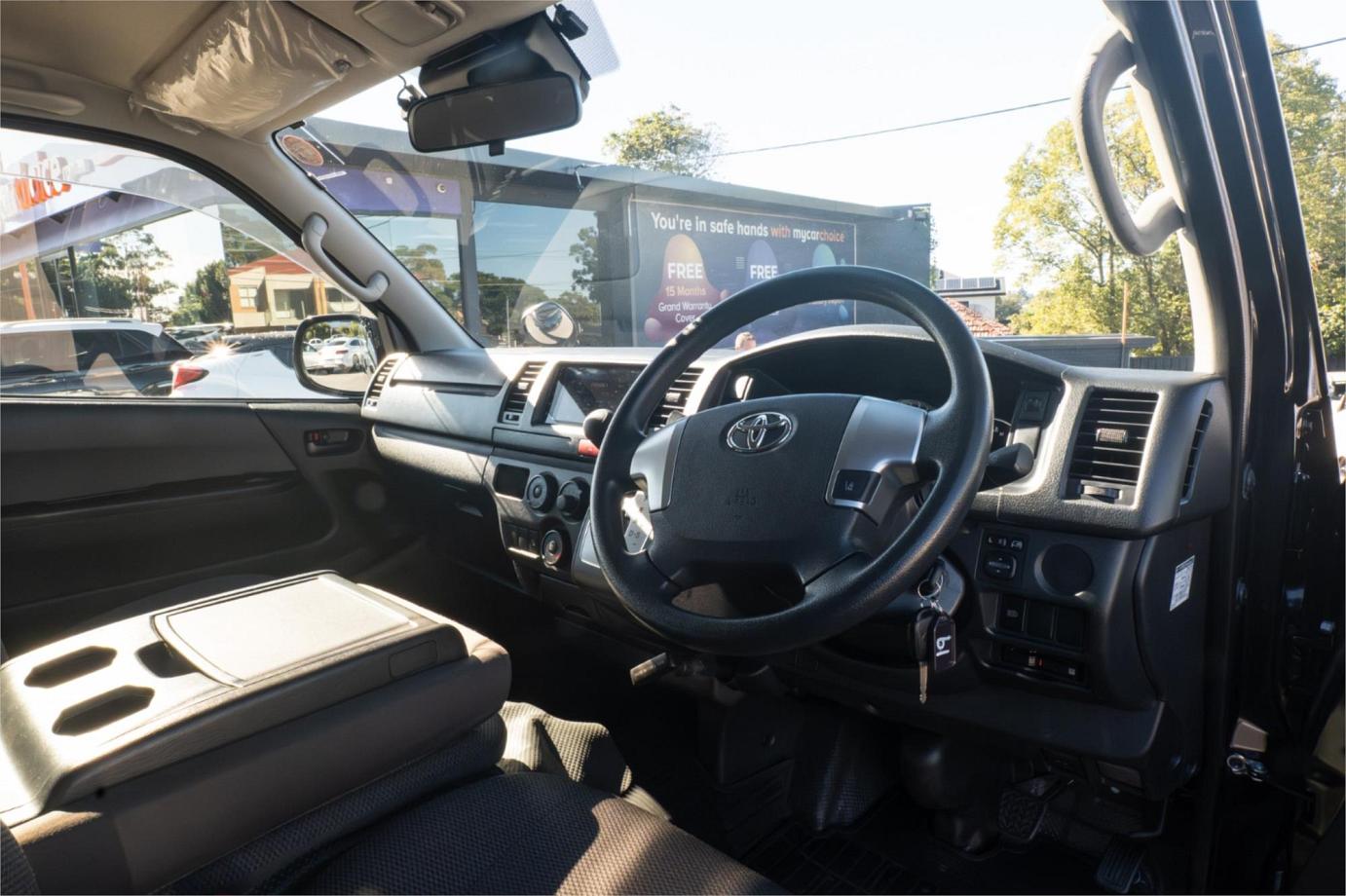 2017 Toyota Hiace Dx Gl (camper Kit)-4