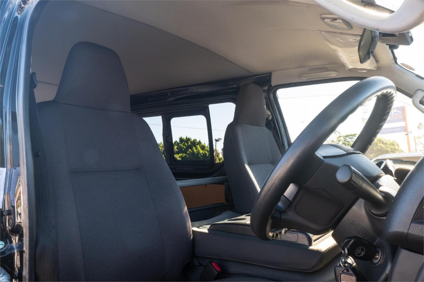 2017 Toyota Hiace Dx Gl (camper Kit)-5
