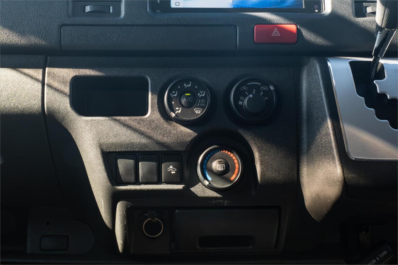 2017 Toyota Hiace Dx Gl (camper Kit)-14