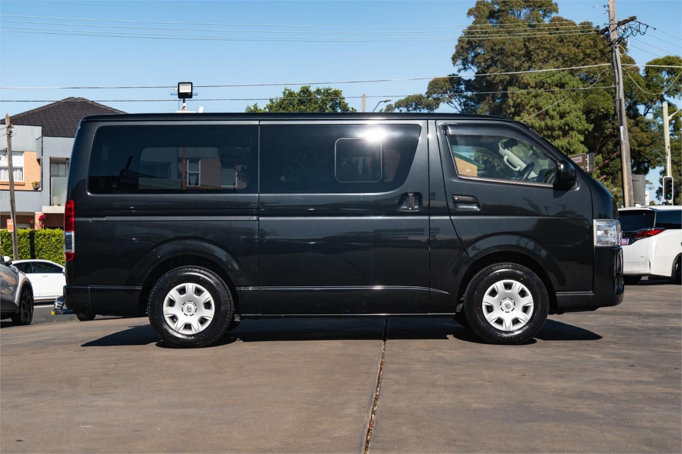 2017 Toyota Hiace Dx Gl (camper Kit)-32