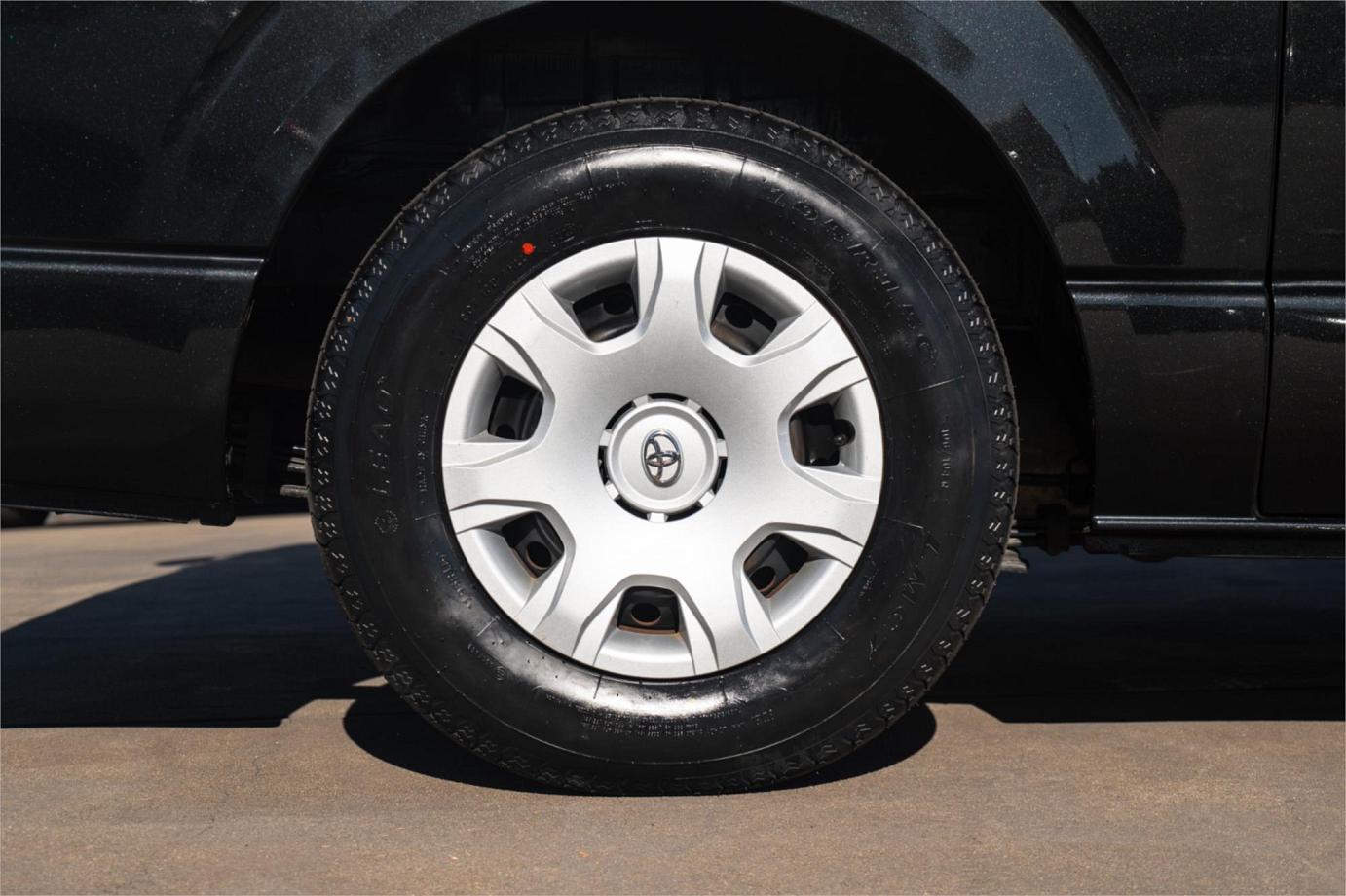 2017 Toyota Hiace Dx Gl (camper Kit)-35
