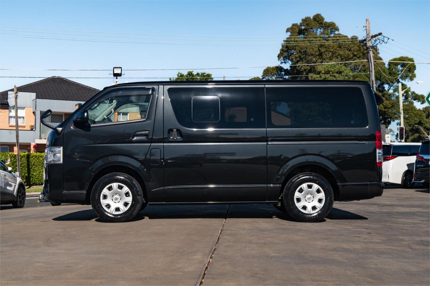 2017 Toyota Hiace Dx Gl (camper Kit)-36