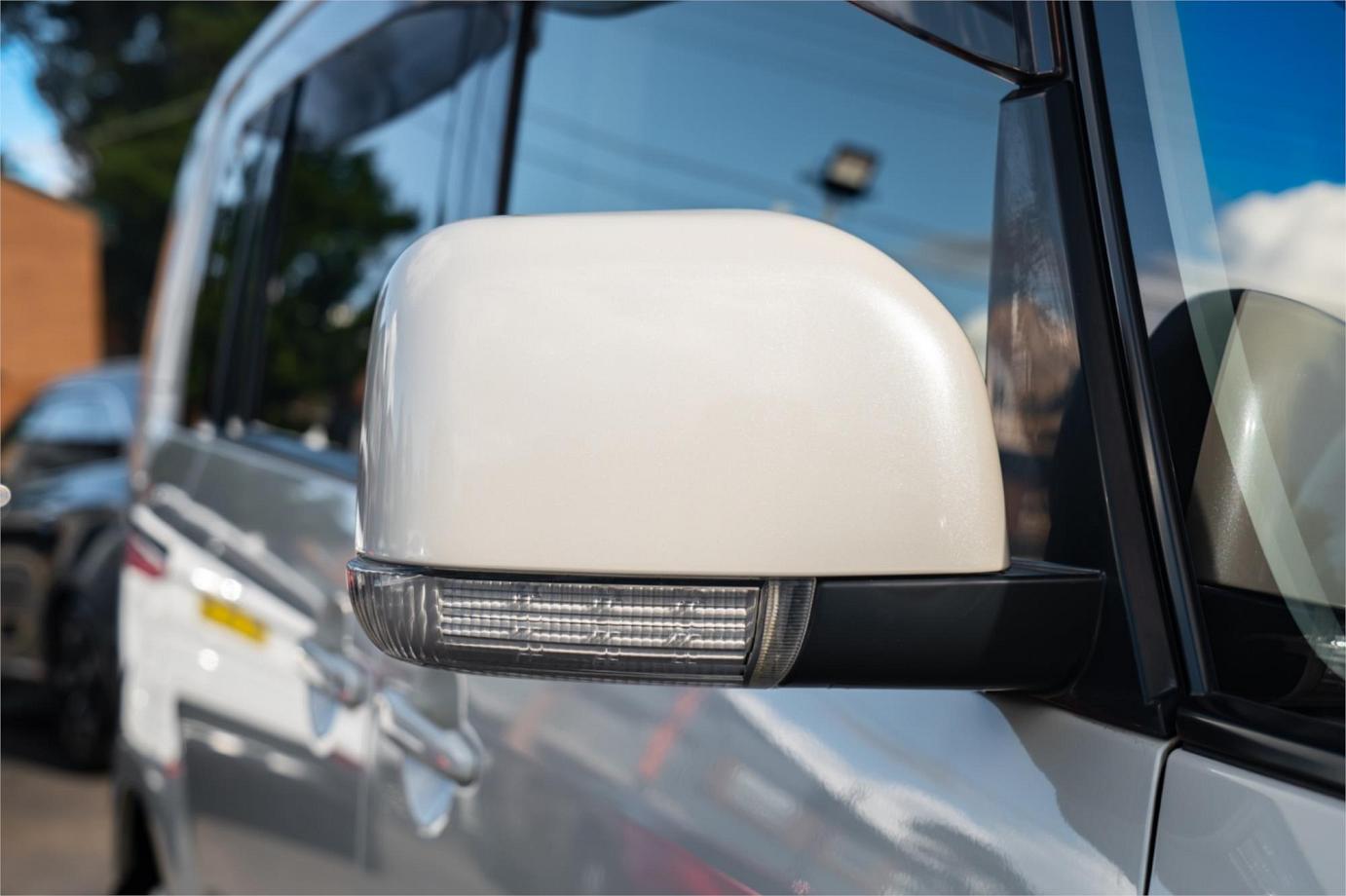 2018 Mitsubishi Delica D Power Package-30