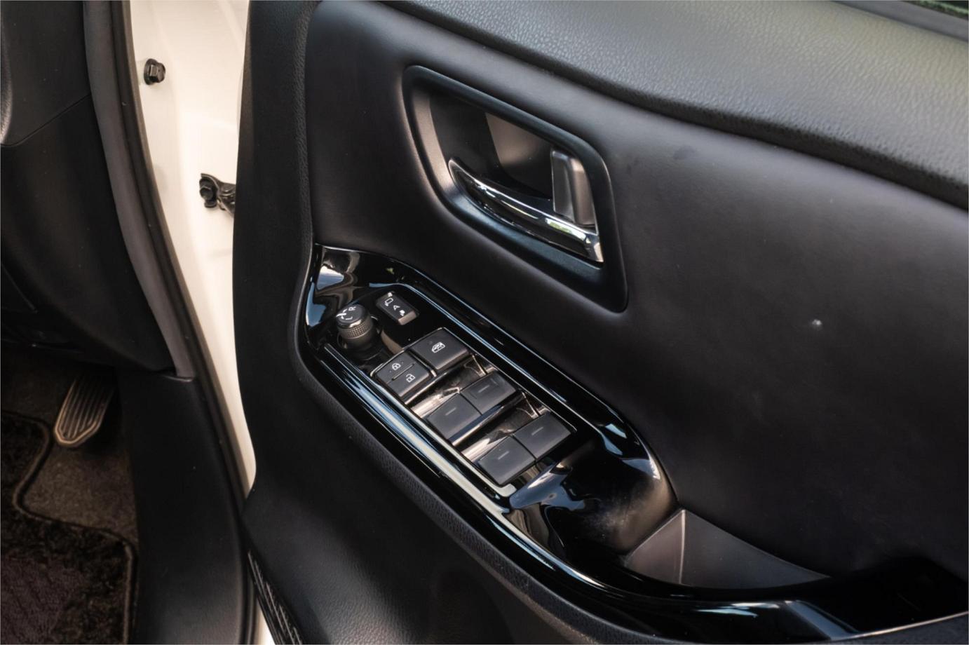 2020 Toyota Noah G (hybrid)-10