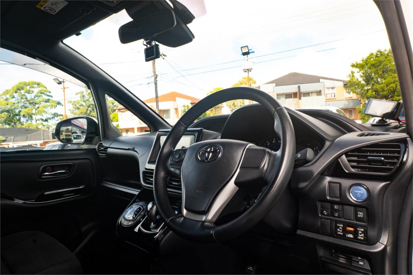 2020 Toyota Noah G (hybrid)-18