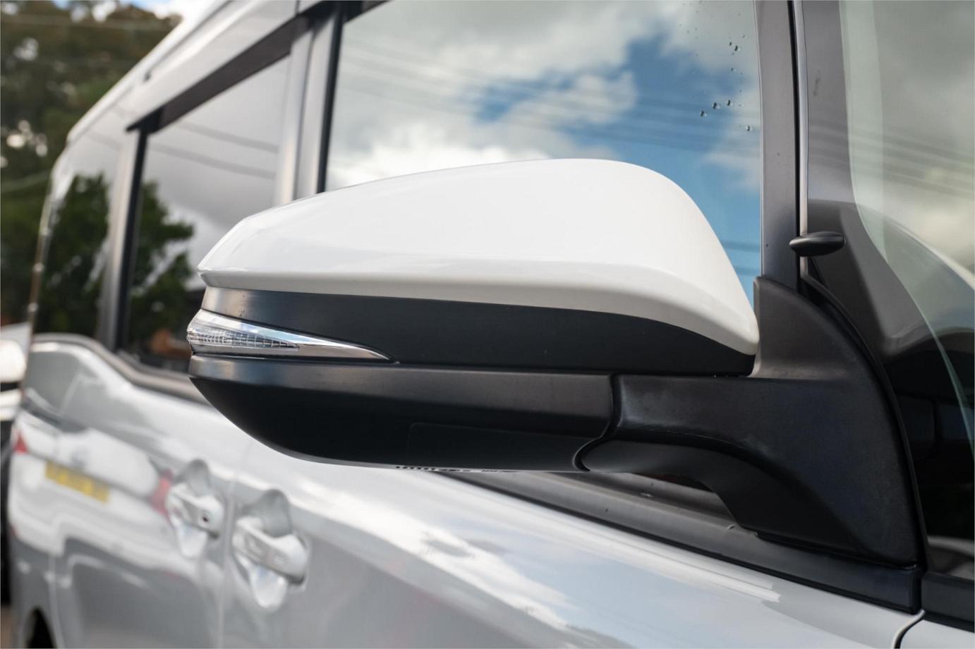 2020 Toyota Noah G (hybrid)-34