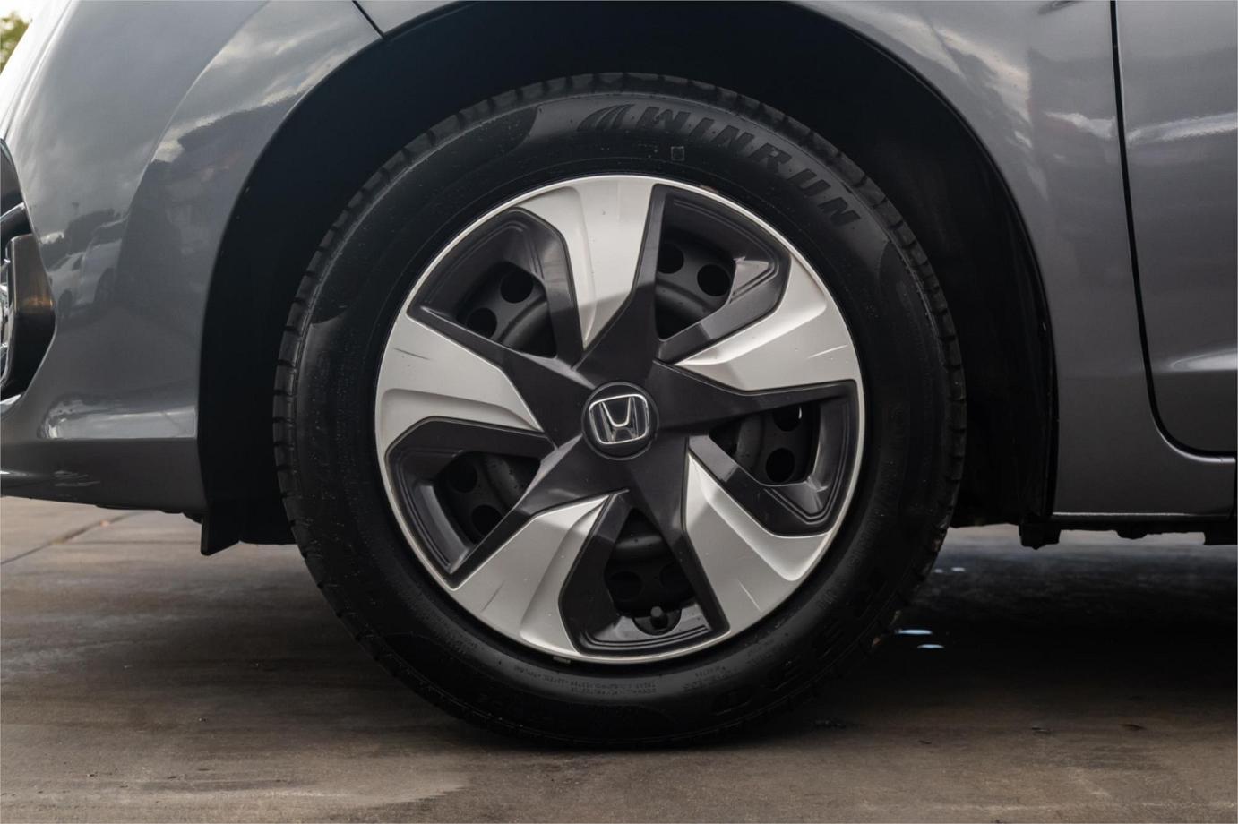 2019 Honda Fit L-package (hybrid)-4