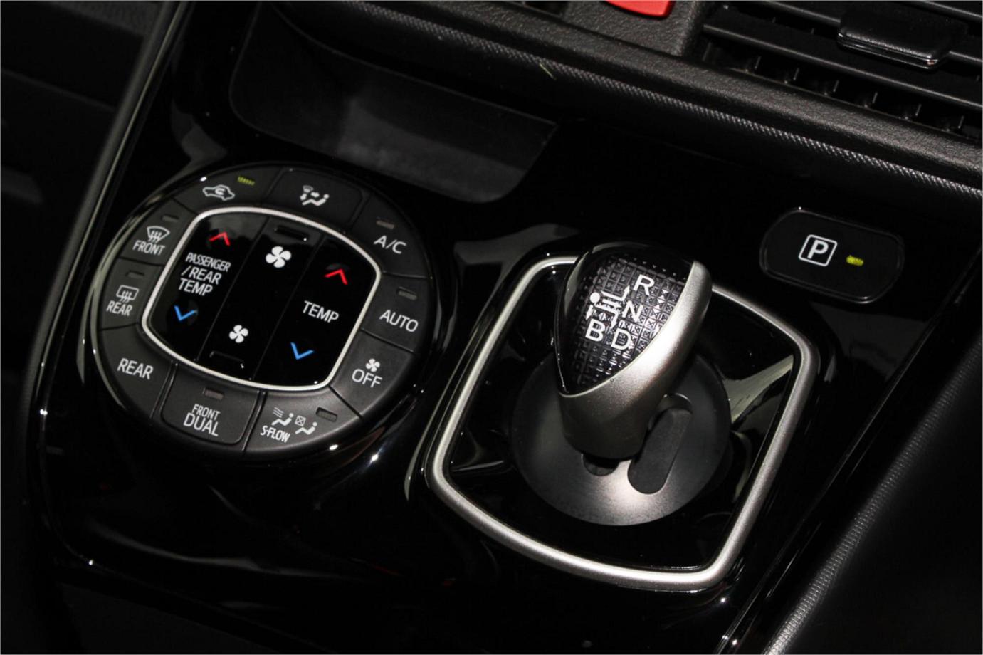 2020 Toyota Noah G (hybrid) Exterior 9