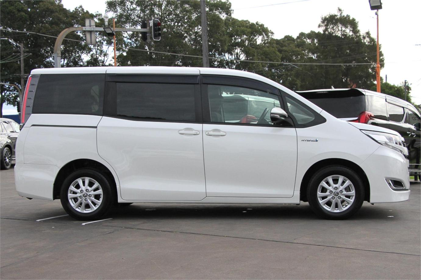 2020 Toyota Noah G (hybrid) Exterior 16