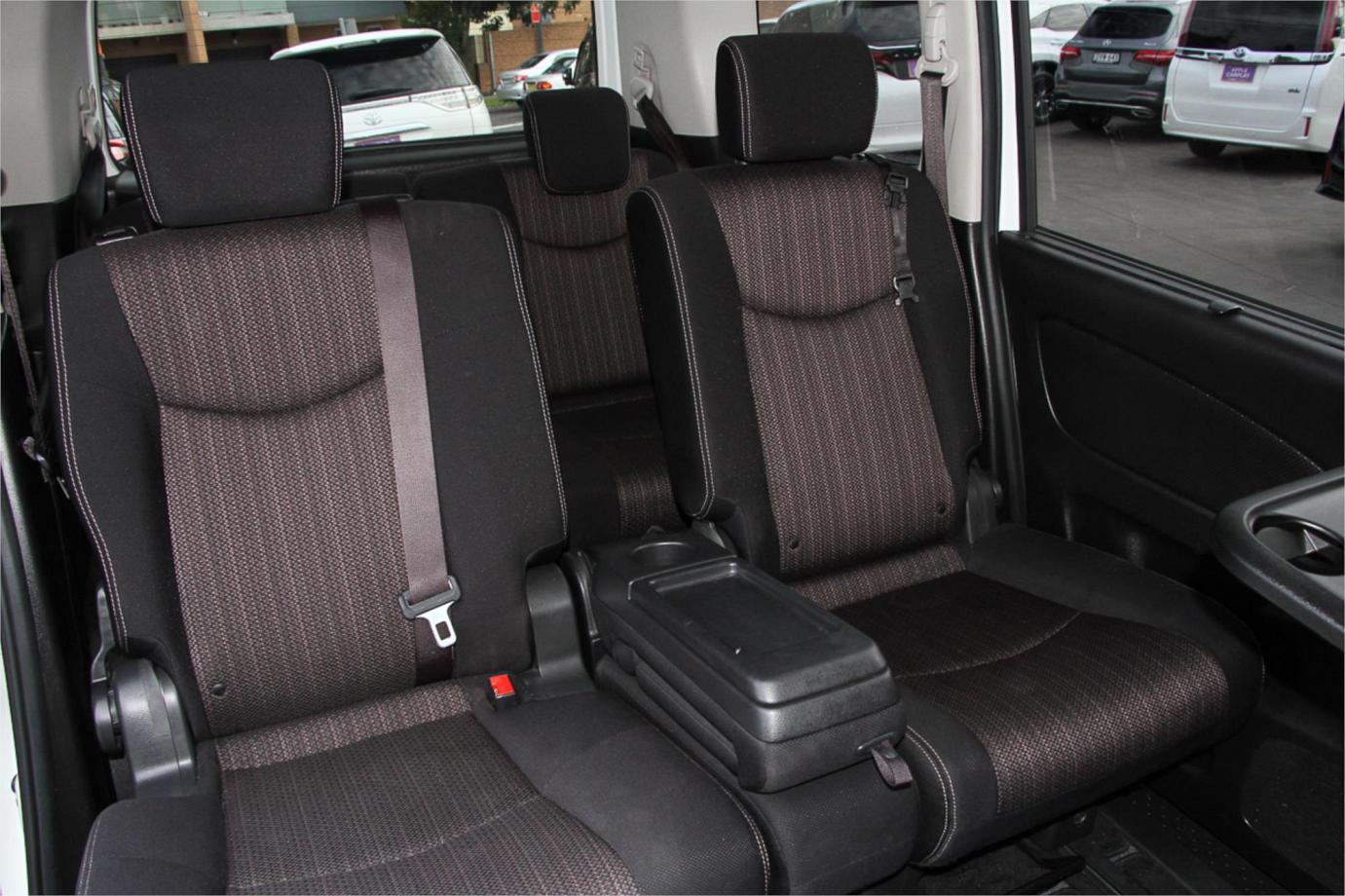2015 Nissan Serena Highway Star Exterior 2