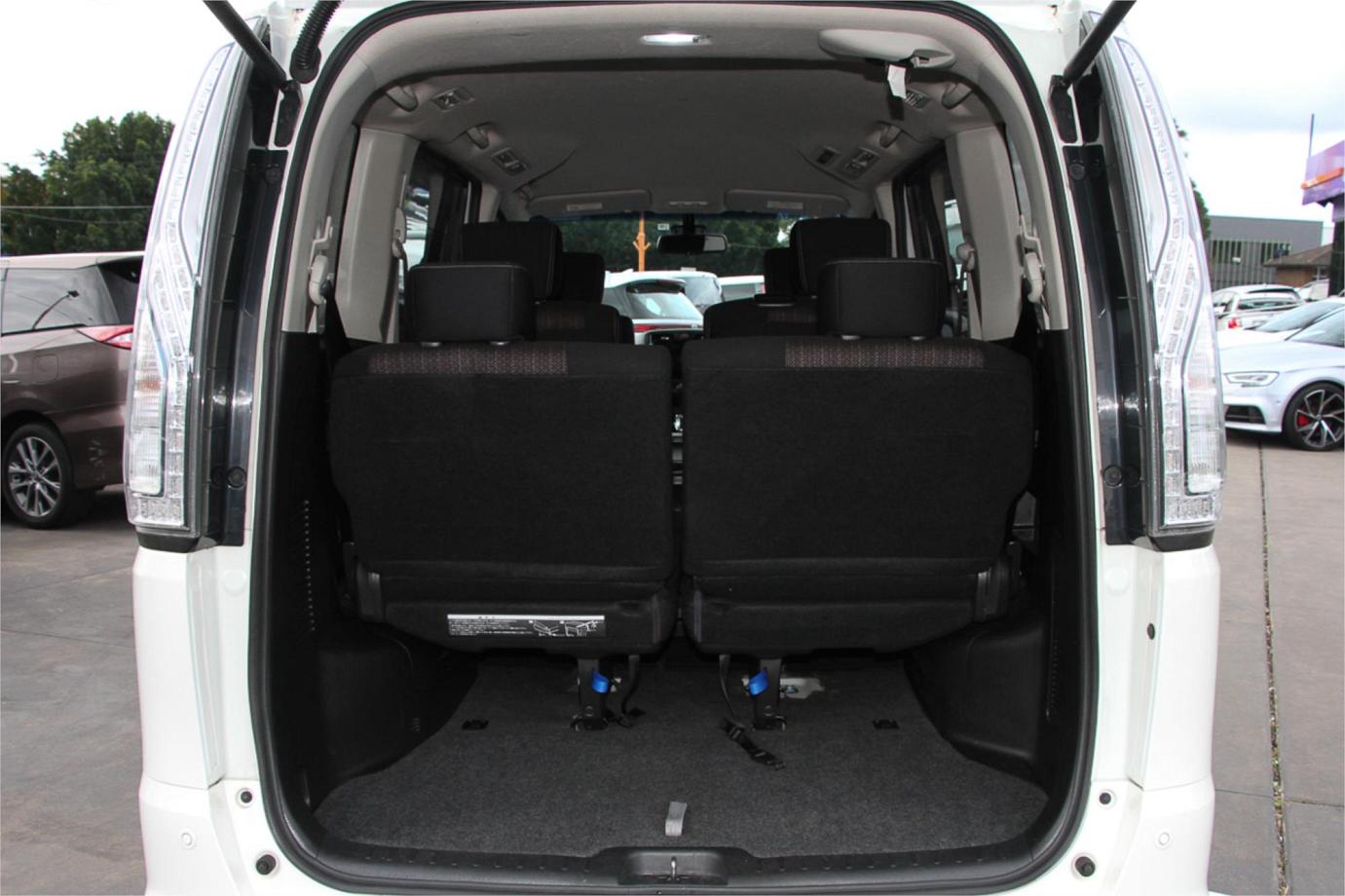 2015 Nissan Serena Highway Star Exterior 16