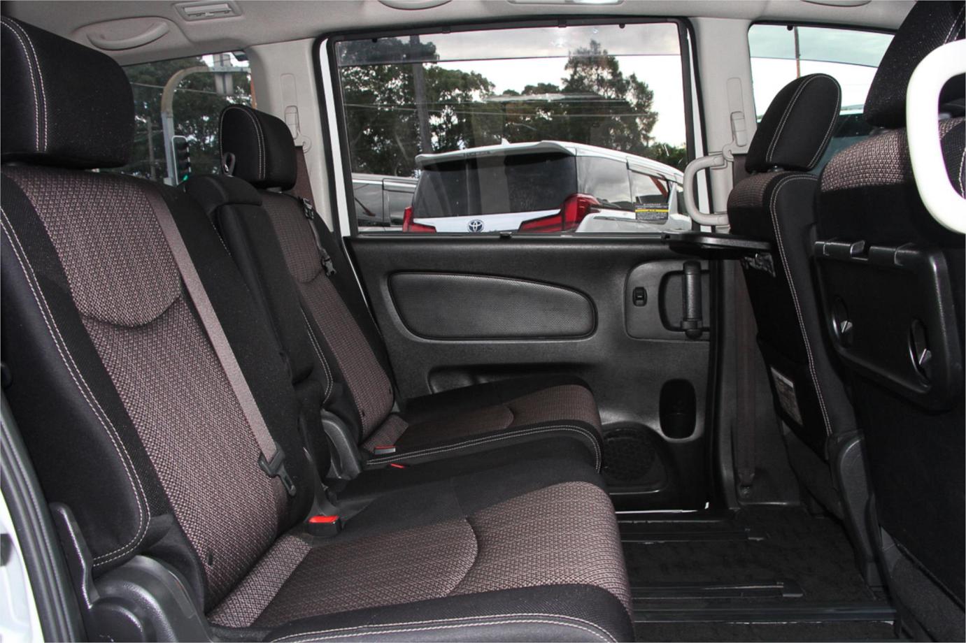2015 Nissan Serena Highway Star Exterior 25