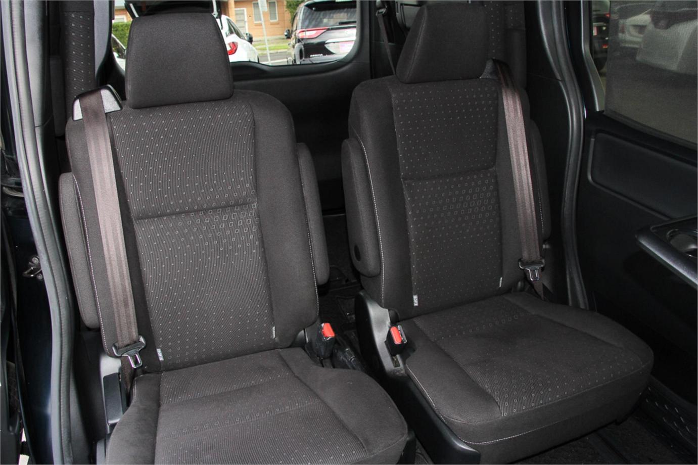 2018 Toyota Voxy Hybrid V Exterior 2