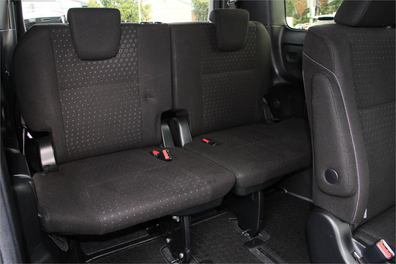 2018 Toyota Voxy Hybrid V Exterior 4