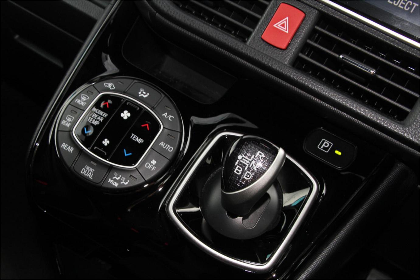 2018 Toyota Voxy Hybrid V Exterior 7