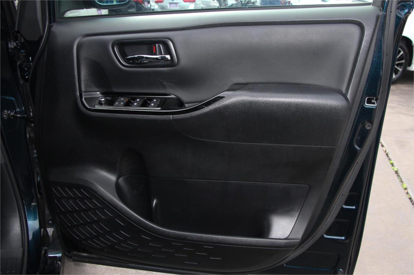 2018 Toyota Voxy Hybrid V Exterior 24