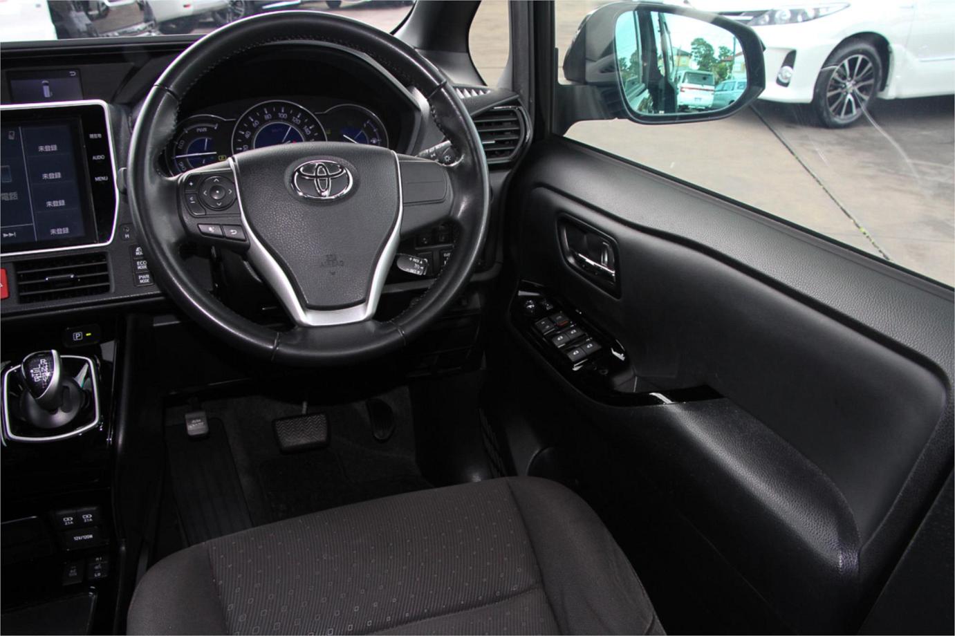 2018 Toyota Voxy Hybrid V Exterior 26