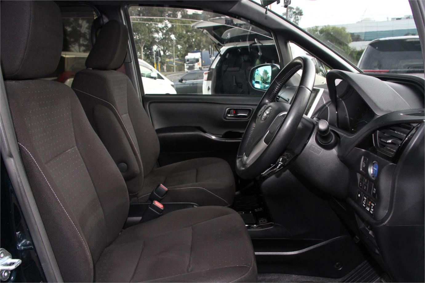 2018 Toyota Voxy Hybrid V Exterior 27