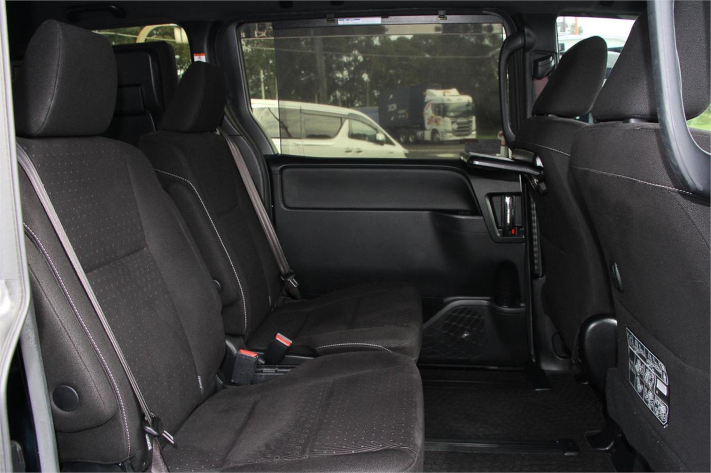 2018 Toyota Voxy Hybrid V Exterior 28