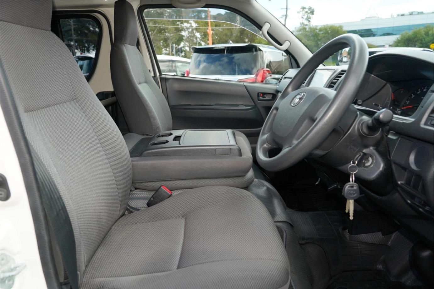 2017 Toyota Hiace Dx (camper Kit) Exterior 30