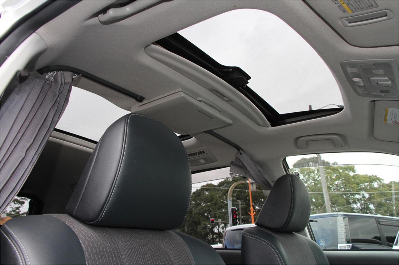 2013 Toyota Estima Hybrid Aeras Premium Exterior 5
