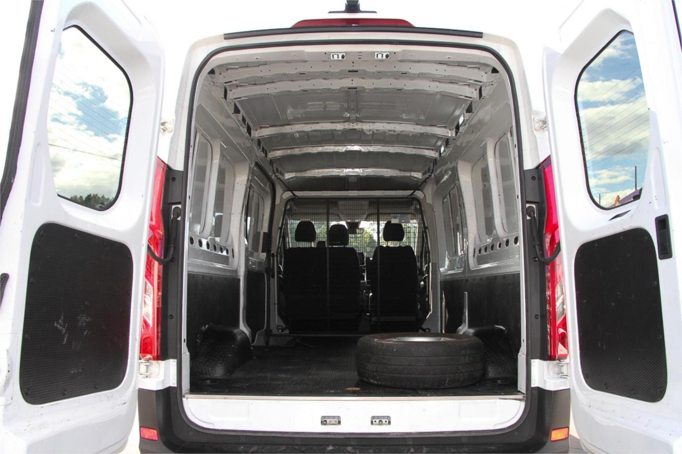 2022 Ldv Deliver 9 Mwb Mid Roof Exterior 16