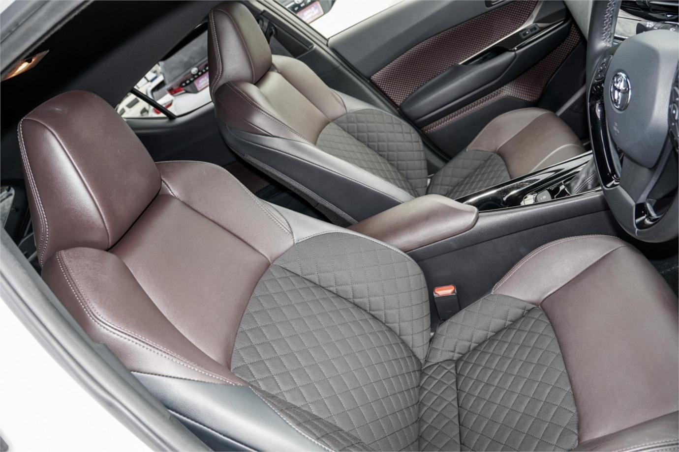 2018 TOYOTA C-HR G TWO TONE (HYBRID) Exterior 2