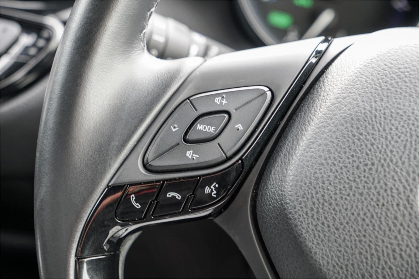 2018 TOYOTA C-HR G TWO TONE (HYBRID) Exterior 7