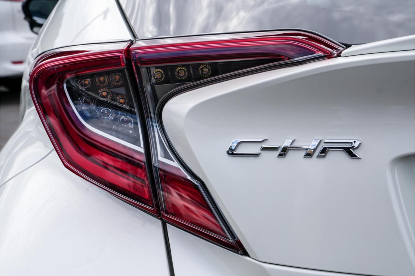 2018 TOYOTA C-HR G TWO TONE (HYBRID) Exterior 17