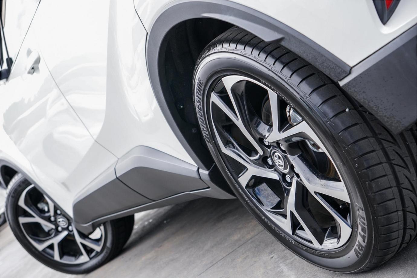 2018 TOYOTA C-HR G TWO TONE (HYBRID) Exterior 20