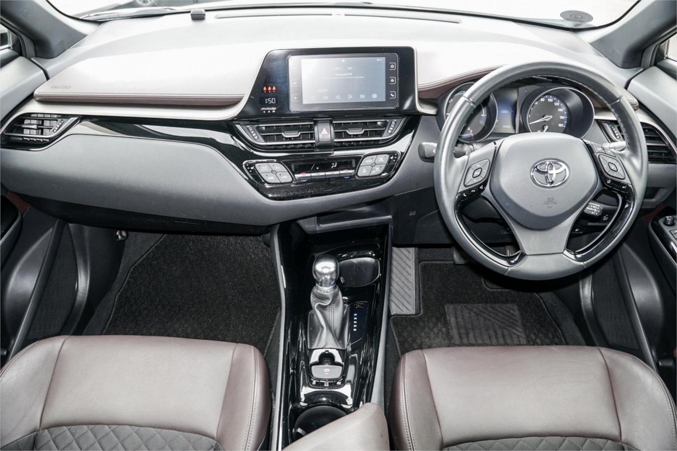 2018 TOYOTA C-HR G TWO TONE (HYBRID) Exterior 22