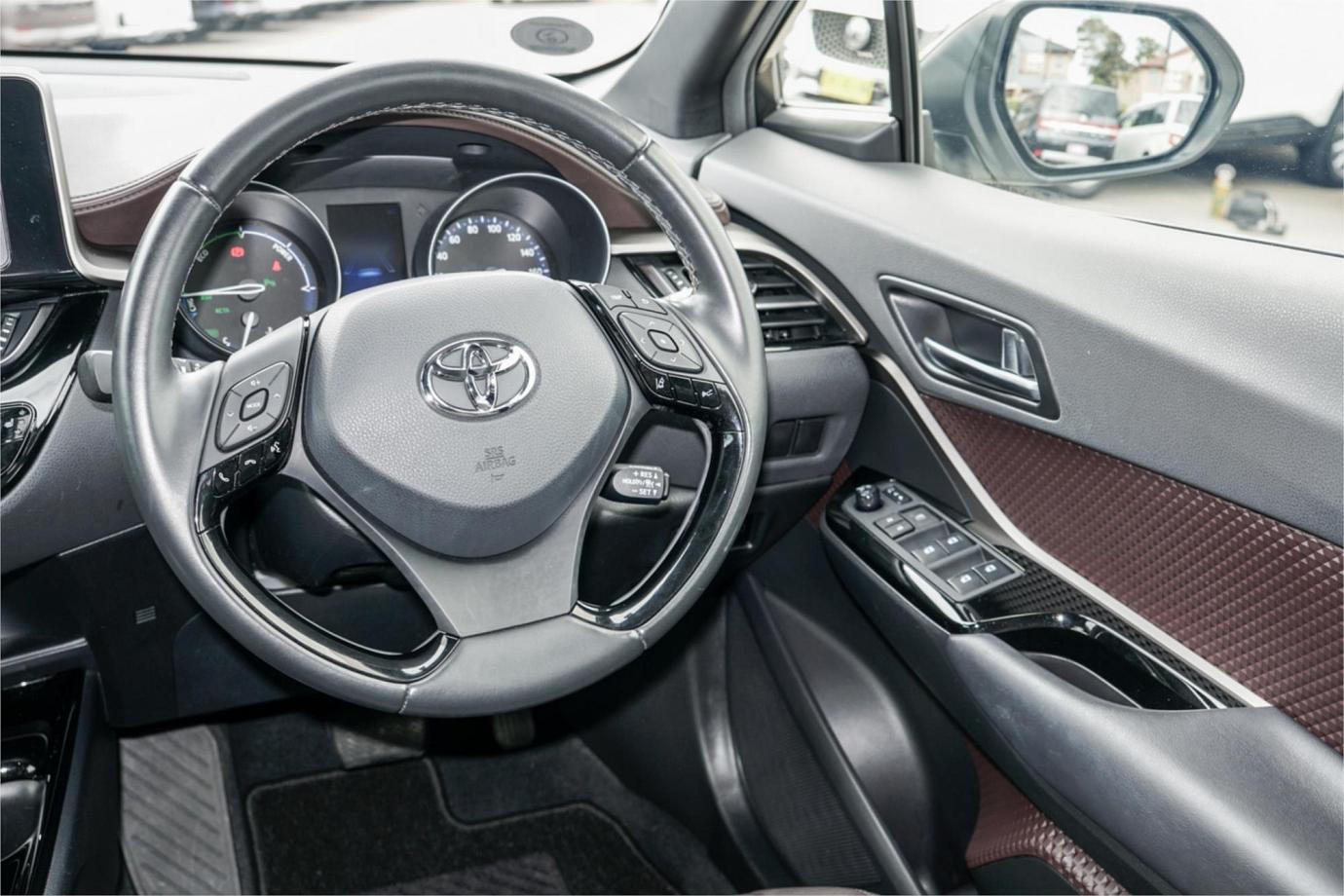 2018 TOYOTA C-HR G TWO TONE (HYBRID) Exterior 23