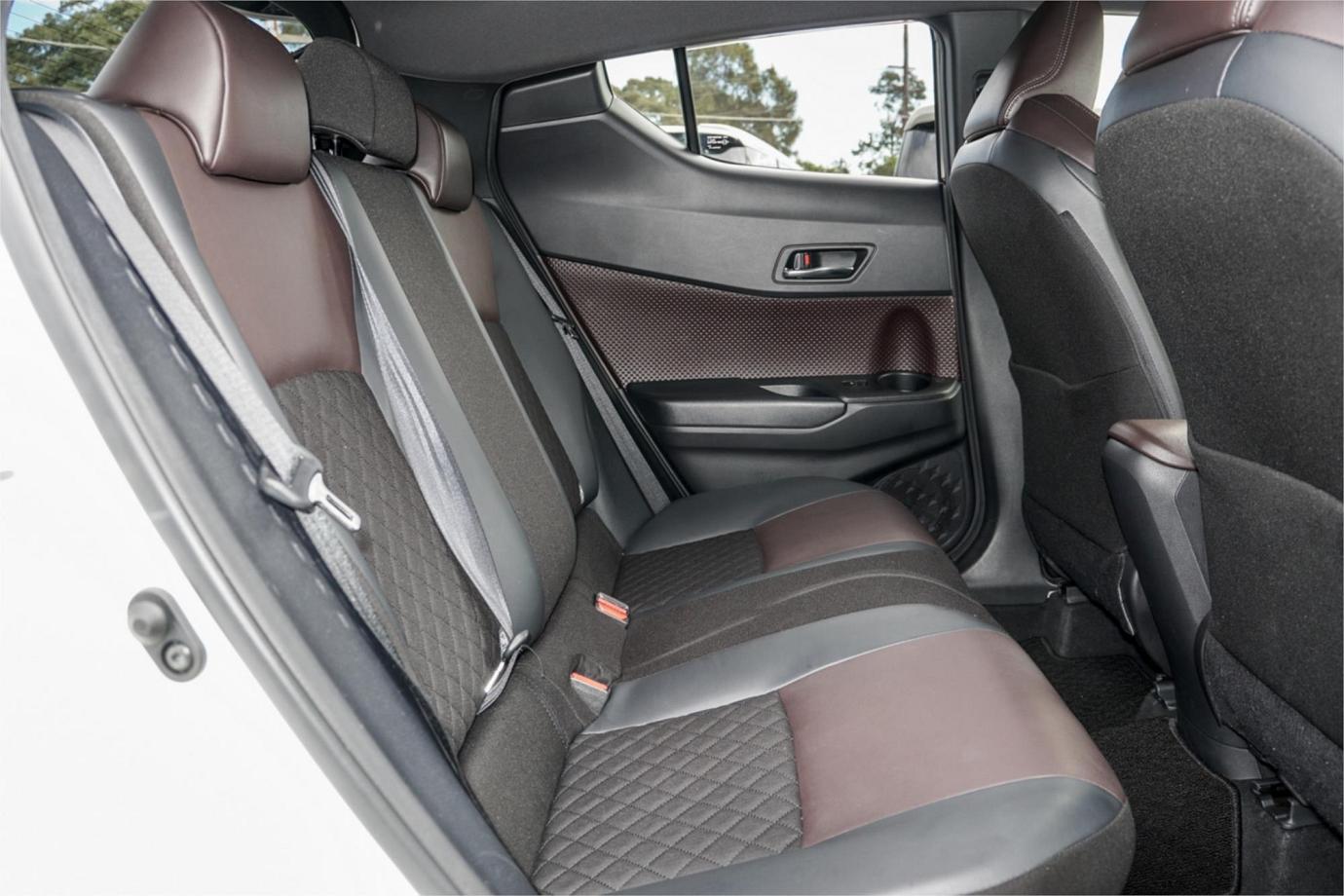 2018 TOYOTA C-HR G TWO TONE (HYBRID) Exterior 24